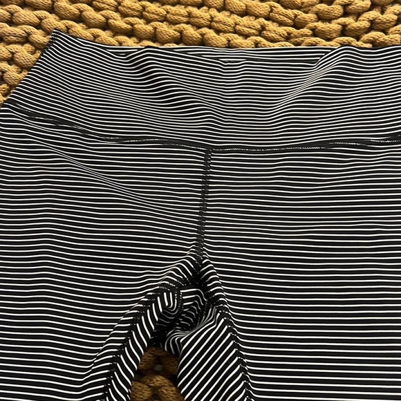 NWT Lululemon workout pants - Picture 3 of 5